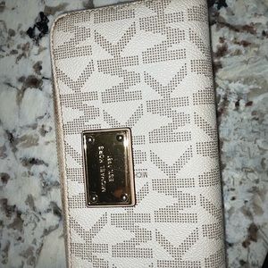 Michael Kors wallet. Beige nude cream. Used